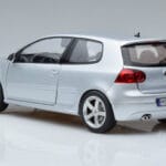 Volkswagen Golf GTI Mk5 Pirelli Edition Silber Norev 1:18 188425 Druckguss - image 6 of 7