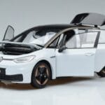 Volkswagen ID.3 Weiß FAW 1:18 ZVN000001WEI Druckguss - image 2 of 7