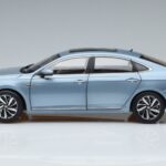 Volkswagen Passat B8 Blau FAW 1:18 ZVF000003A Druckguss - image 4 of 7
