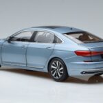 Volkswagen Passat B8 Blau FAW 1:18 ZVF000003A Druckguss - image 6 of 7