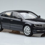 Volkswagen Phaeton V6 Mazeppa Grau Kyosho 1:18 - image 6 of 9