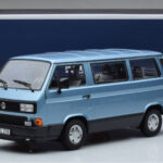 Volkswagen T3 Multivan Blau Norev 1:18 - image 6 of 6