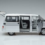 Volkswagen T4b Transporter Caravelle Minibus Schuco 1:18 450041500 Druckguss - image 4 of 8
