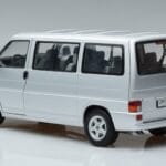 Volkswagen T4b Transporter Caravelle Minibus Schuco 1:18 450041500 Druckguss - image 7 of 8