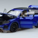 Volkswagen Touareg CR Blau FAW 1:18 LTC761021BLU Druckguss - image 2 of 7
