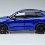 Volkswagen Touareg CR Blau FAW 1:18 LTC761021BLU Druckguss - image 4 of 7