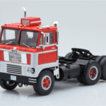 White 7400 Rot Silber IXO 1:43