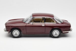 Alfa Romeo 2000 GTV Kastanienrot Norev 1:18 187916 Druckguss — Bild 4 von 8