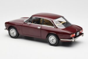 Alfa Romeo 2000 GTV Kastanienrot Norev 1:18 187916 Druckguss — Bild 7 von 8