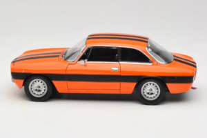 Alfa Romeo 2000 GTV Orange Norev 1:18 187918 Druckguss — Bild 4 von 8