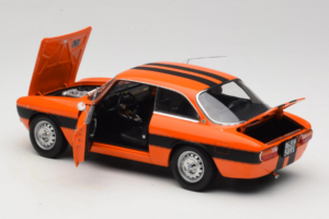 Alfa Romeo 2000 GTV Orange Norev 1:18 187918 Druckguss — Bild 5 von 8