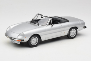 Alfa Romeo 2000 Spider Silber Norev 1:18 187884 Druckguss