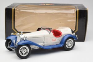 Alfa Romeo 2300 Spider Weiß & Blau Bburago 1:18 3008-M1 Druckguss — Bild 6 von 6