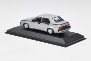 Alfa Romeo 75 3.0 V6 Silber Minichamps 1:43 400120461 Druckguss — Bild 3 von 4