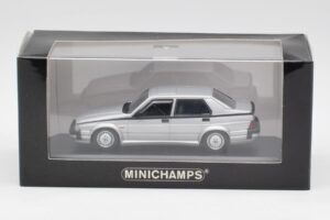 Alfa Romeo 75 3.0 V6 Silber Minichamps 1:43 400120461 Druckguss — Bild 4 von 4