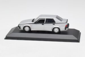 Alfa Romeo 75 3.0 V6 Silber Minichamps 1:43 400120461 Druckguss