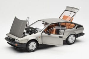 Alfa Romeo Alfetta GTV 2.0 Grau Metallic AUTOart 1:18 70147 Druckguss — Bild 2 von 8