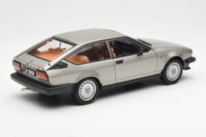 Alfa Romeo Alfetta GTV 2.0 Grau Metallic AUTOart 1:18 70147 Druckguss — Bild 3 von 8