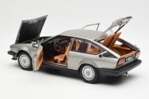 Alfa Romeo Alfetta GTV 2.0 Grau Metallic AUTOart 1:18 70147 Druckguss — Bild 5 von 8