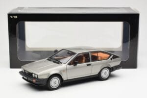 Alfa Romeo Alfetta GTV 2.0 Grau Metallic AUTOart 1:18 70147 Druckguss — Bild 8 von 8