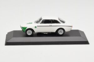 Alfa Romeo Giulia 1300 GTA Junior Weiß Minichamps 1:43 400120601 Druckguss