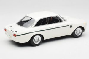 Alfa Romeo GTA 1300 Junior Weiß Minichamps 1:18 155120021 Druckguss — Bild 2 von 6