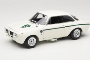 Alfa Romeo GTA 1300 Junior Weiß Minichamps 1:18 100120501 Druckguss