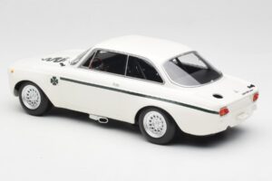 Alfa Romeo GTA 1300 Junior Weiß Minichamps 1:18 155120021 Druckguss — Bild 5 von 6