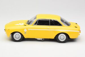 Alfa Romeo GTA 1300 Junior Gelb Minichamps 1:18 155120024 Druckguss — Bild 5 von 6