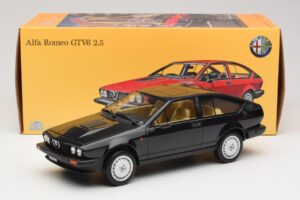 Alfa Romeo GTV6 2.5 Schwarz Laudoracing-Models 1:18 LM110C Druckguss — Bild 6 von 6