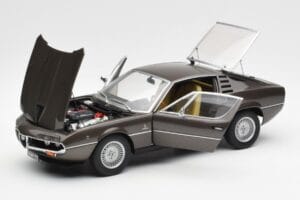 Alfa Romeo Montreal Braun Metallic AUTOart 1:18 70173 Druckguss — Bild 2 von 8