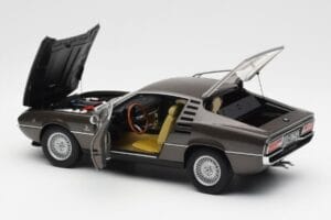 Alfa Romeo Montreal Braun Metallic AUTOart 1:18 70173 Druckguss — Bild 5 von 8