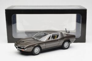 Alfa Romeo Montreal Braun Metallic AUTOart 1:18 70173 Druckguss — Bild 8 von 8
