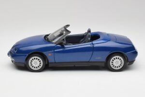 Alfa Romeo Spider 916 Periwinkle Blau Maisto 1:18 50308 Druckguss — Bild 3 von 7