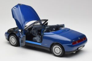 Alfa Romeo Spider 916 Periwinkle Blau Maisto 1:18 50308 Druckguss — Bild 4 von 7