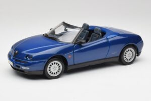 Alfa Romeo Spider 916 Periwinkle Blau Maisto 1:18 50308 Druckguss