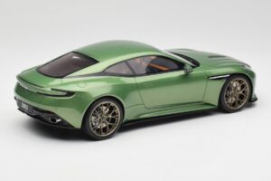 Aston Martin DB12 Grün GT Spirit 1:18 GT466 Resin — Bild 2 von 5