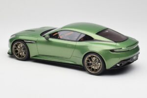 Aston Martin DB12 Grün GT Spirit 1:18 GT466 Resin — Bild 4 von 5