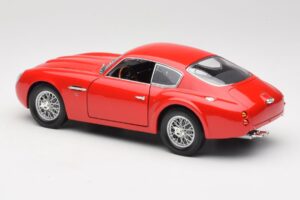 Aston Martin DB4 GT Zagato Rot Road Signature 1:18 92728 Druckguss — Bild 7 von 8