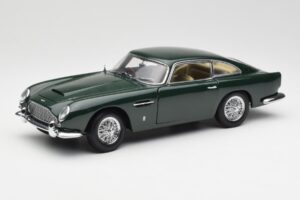 Aston Martin DB5 RHD Grün AUTOart 1:18 70024 Druckguss