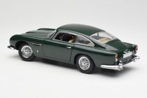 Aston Martin DB5 RHD Grün AUTOart 1:18 70024 Druckguss — Bild 7 von 8