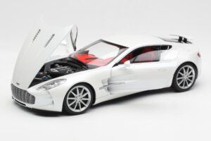 Aston Martin One-77 Morning Frost Weiß AUTOart 1:18 70244 Druckguss — Bild 2 von 8