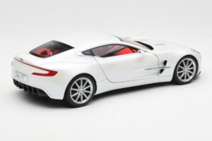 Aston Martin One-77 Morning Frost Weiß AUTOart 1:18 70244 Druckguss — Bild 3 von 8