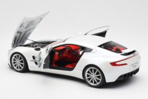Aston Martin One-77 Morning Frost Weiß AUTOart 1:18 70244 Druckguss — Bild 5 von 8