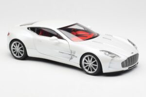 Aston Martin One-77 Morning Frost Weiß AUTOart 1:18 70244 Druckguss — Bild 6 von 8