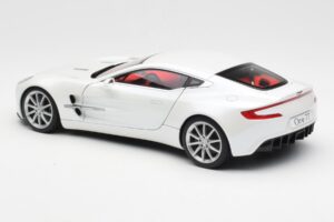 Aston Martin One-77 Morning Frost Weiß AUTOart 1:18 70244 Druckguss — Bild 7 von 8