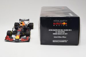 Aston Martin Red Bull Racing RB15 #33 M. Verstappen Winner Brazil GP 2019 Minichamps 1:18 110191933 Druckguss — Bild 6 von 6