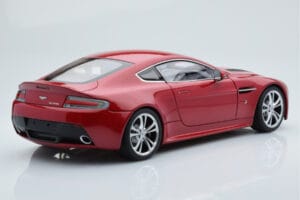Aston Martin V12 Vantage Rot AUTOart 1:18 70208 Druckguss — Bild 3 von 8