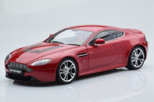 Aston Martin V12 Vantage Rot AUTOart 1:18 70208 Druckguss