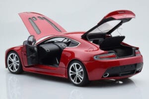 Aston Martin V12 Vantage Rot AUTOart 1:18 70208 Druckguss — Bild 5 von 8